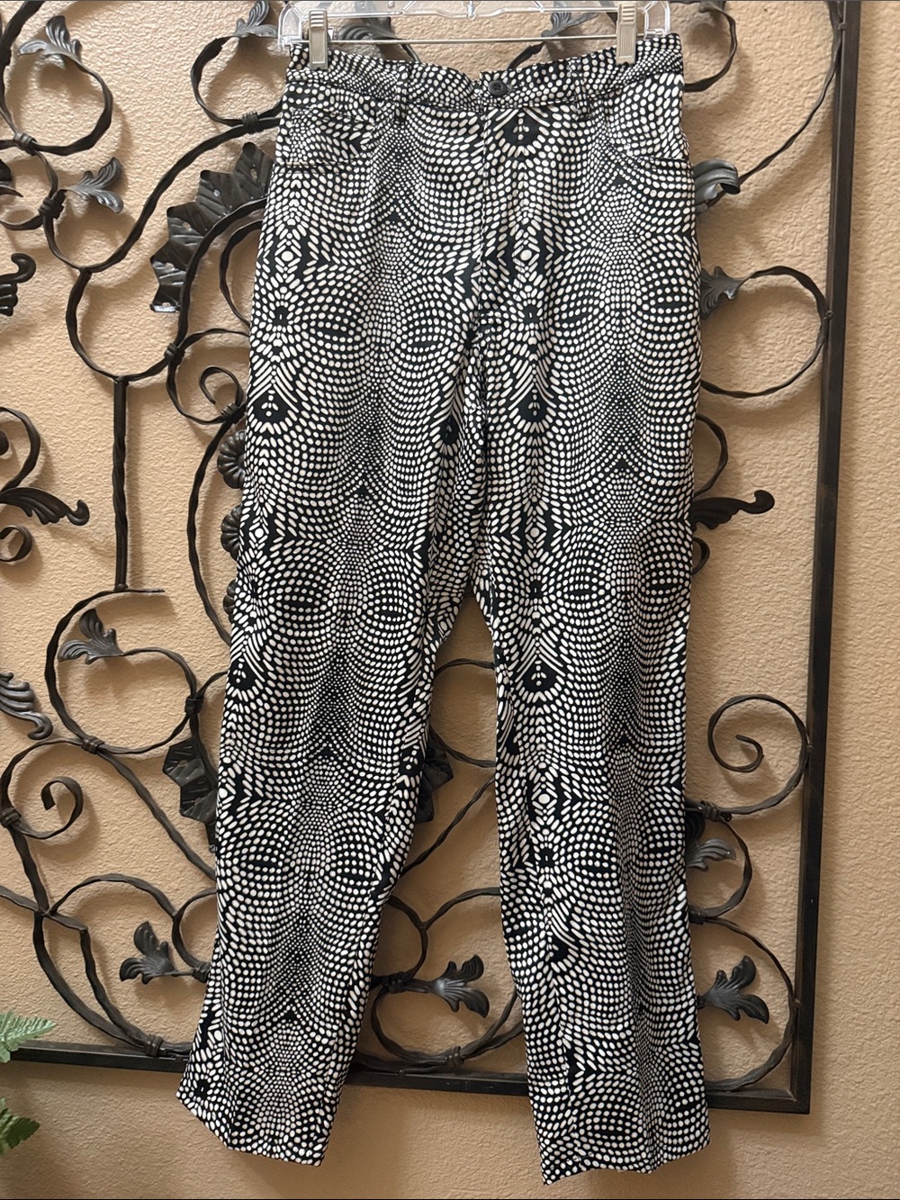 MESMERIZE Black & White Geometric Straight-Leg Pants Size 4